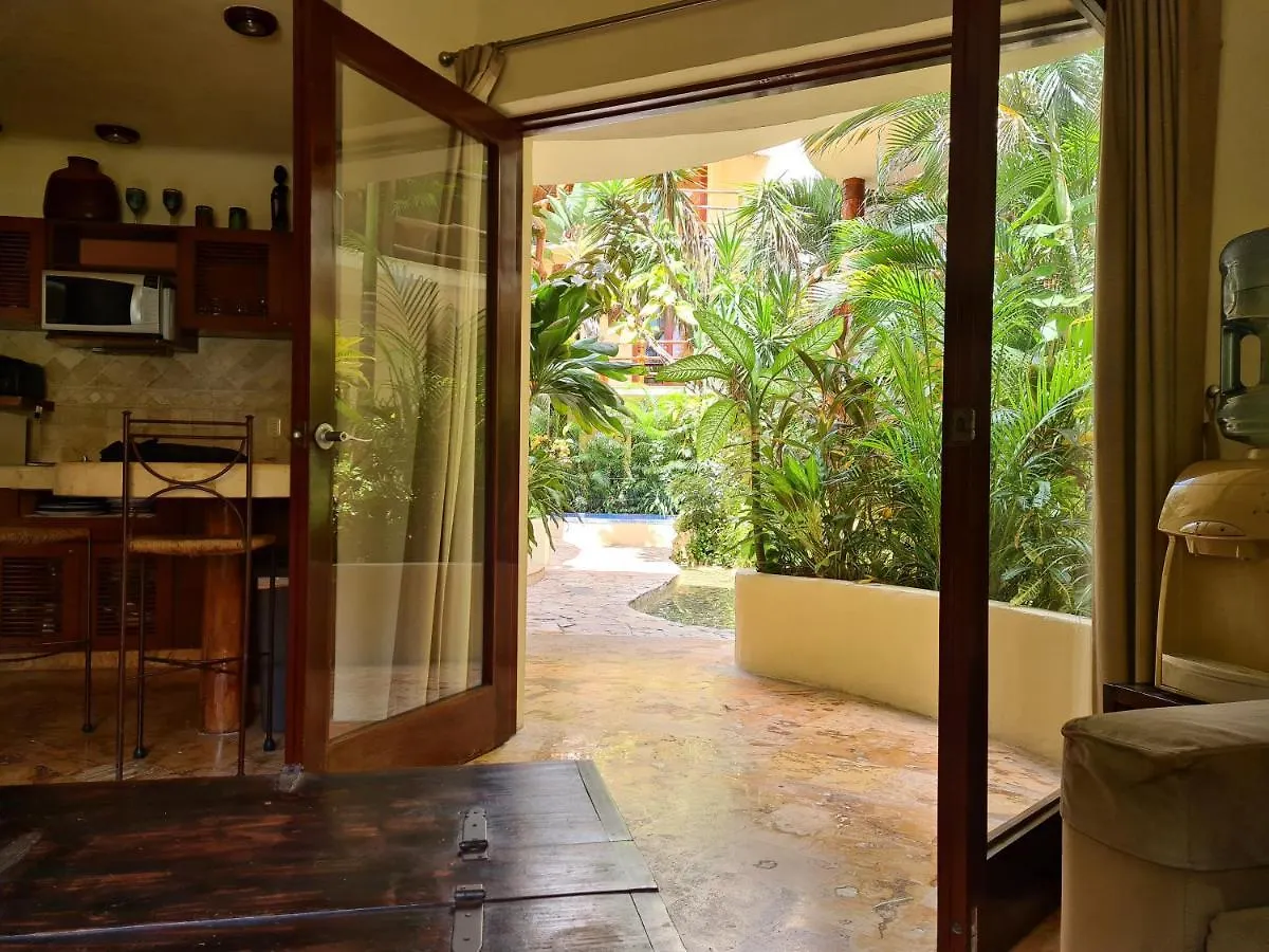 Luxury Villa Steps To The Beach & 5Ta Av, Amazing Playa del Carmen
