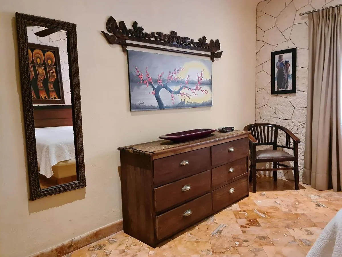 Luxury Villa Steps To The Beach & 5Ta Av, Amazing Playa del Carmen