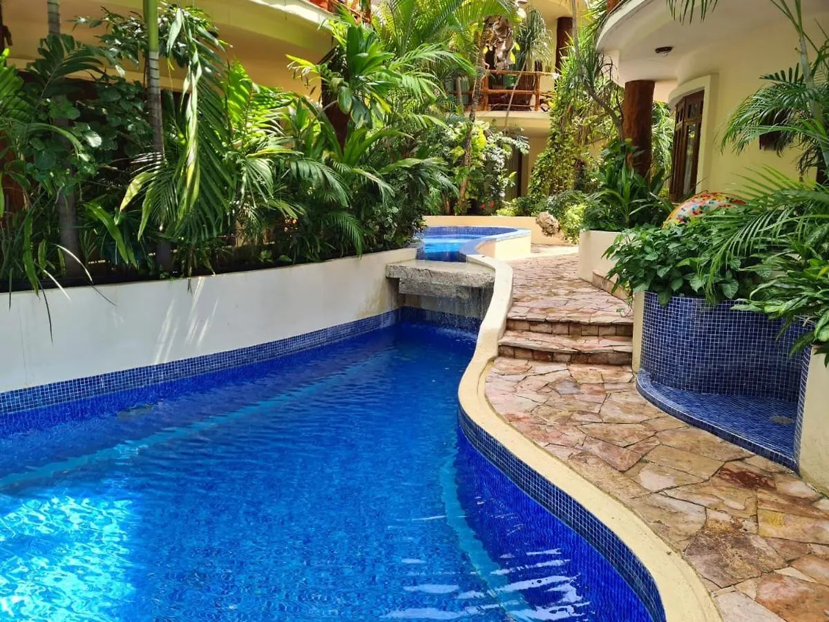 Luxury Villa Steps To The Beach & 5Ta Av, Amazing Playa del Carmen Mexico