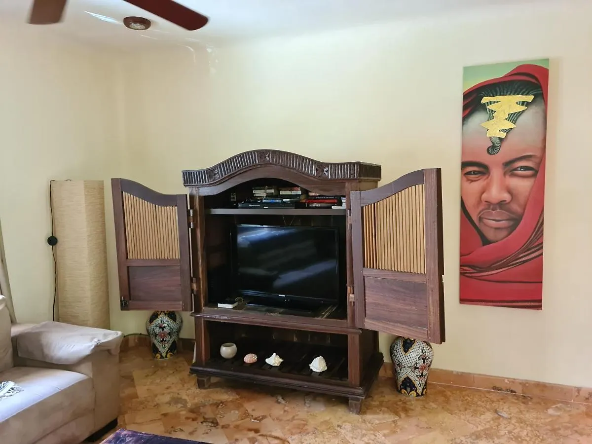 Luxury Villa Steps To The Beach & 5Ta Av, Amazing Playa del Carmen
