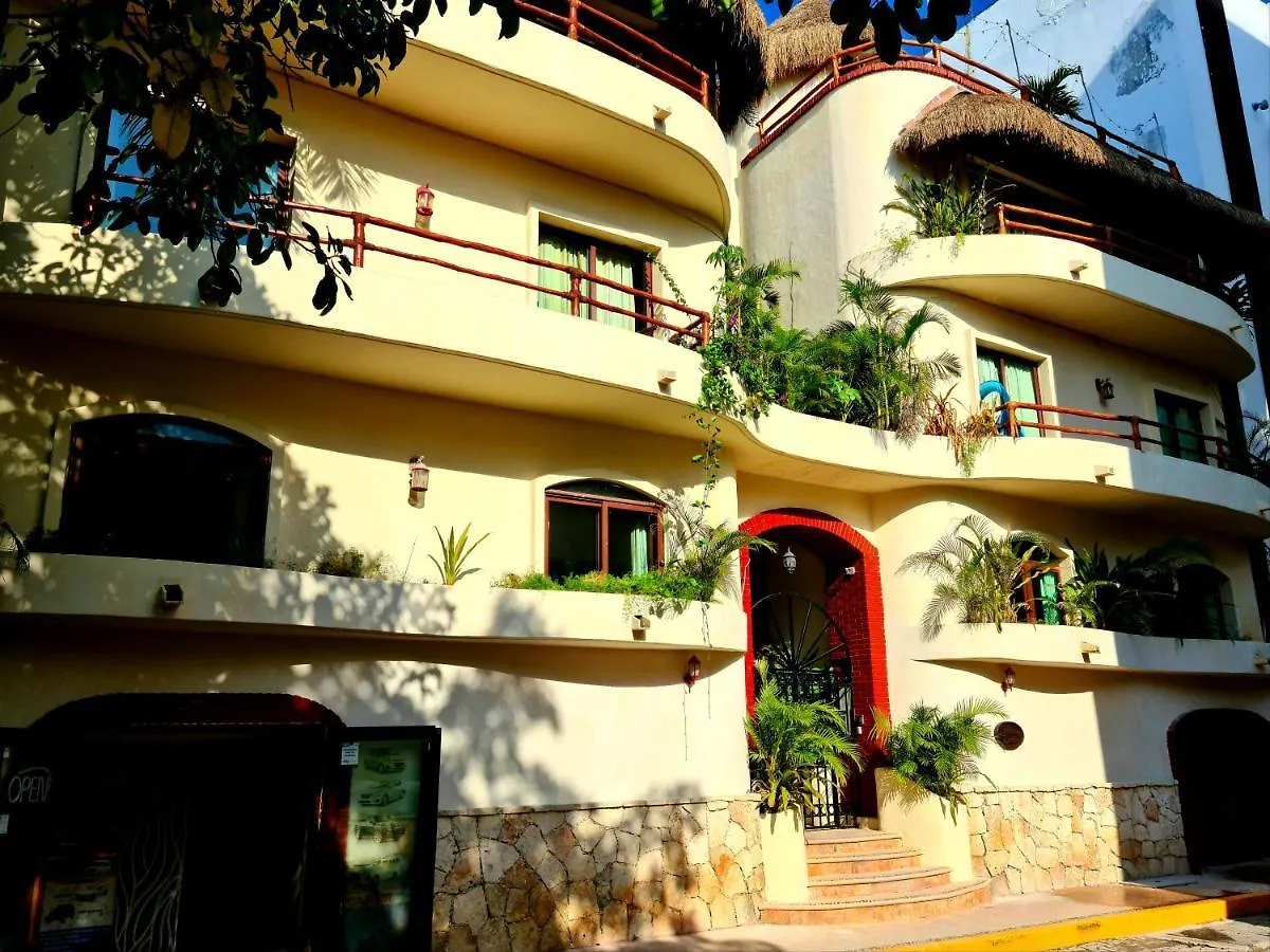 Luxury Villa Steps To The Beach & 5Ta Av, Amazing Playa del Carmen