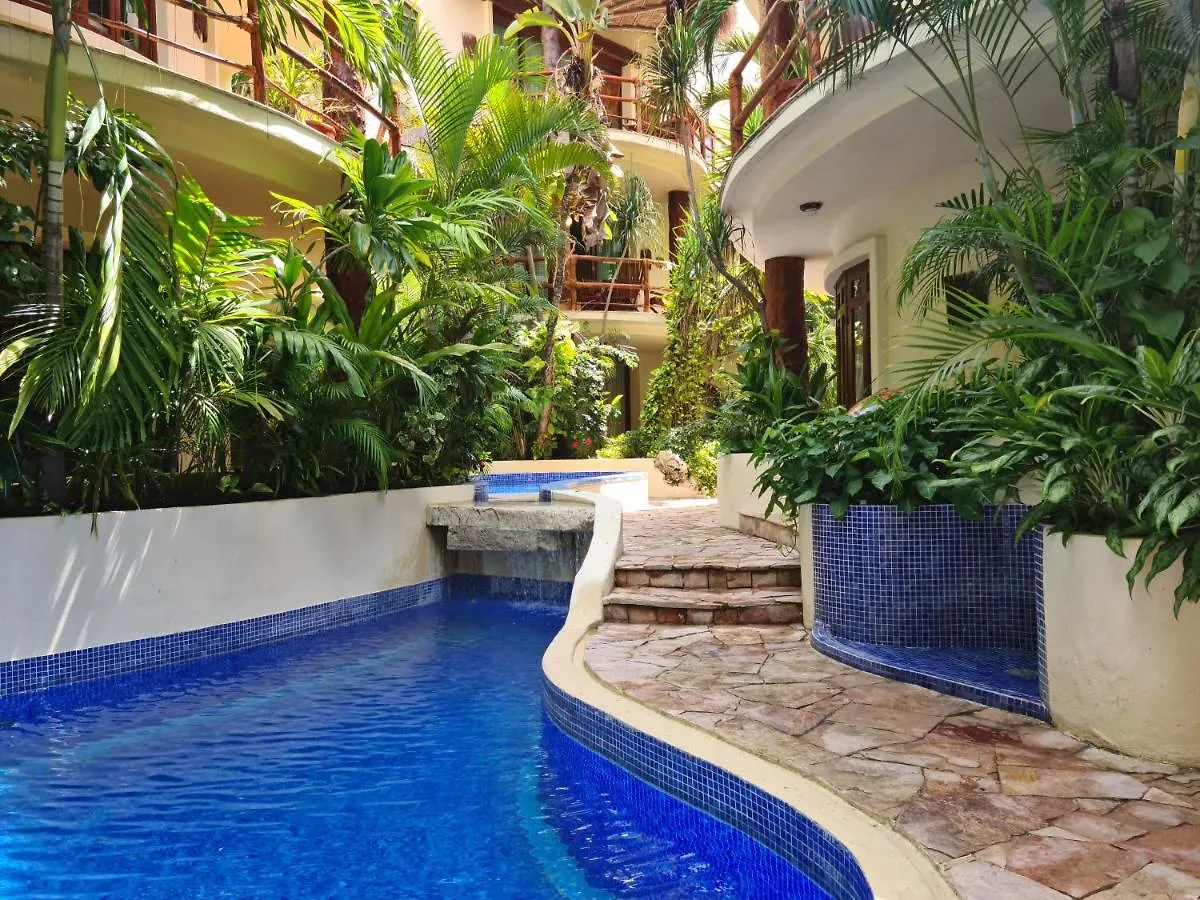 Luxury Villa Steps To The Beach & 5Ta Av, Amazing Playa del Carmen