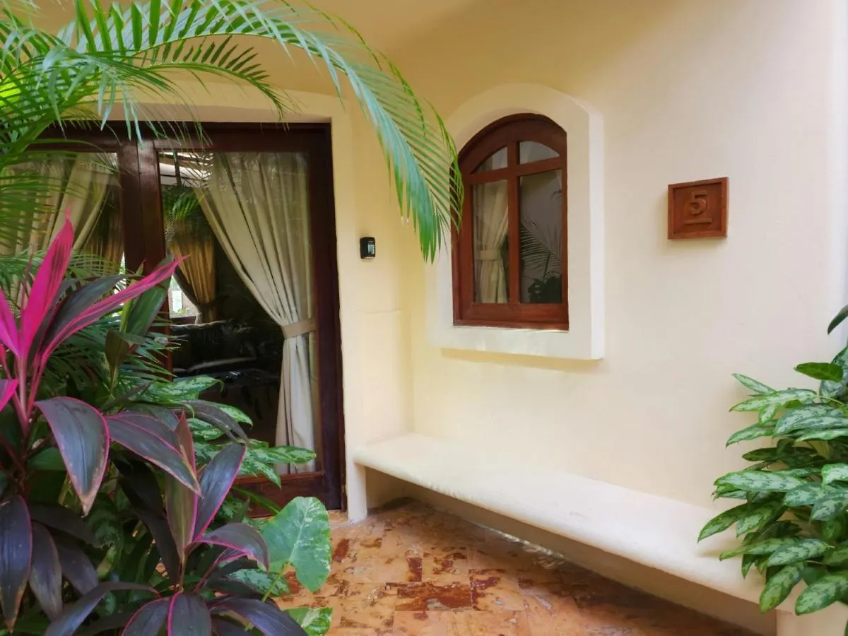 Luxury Villa Steps To The Beach & 5Ta Av, Amazing Playa del Carmen Mexiko