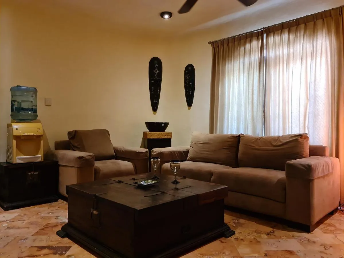 Luxury Villa Steps To The Beach & 5Ta Av, Amazing Playa del Carmen